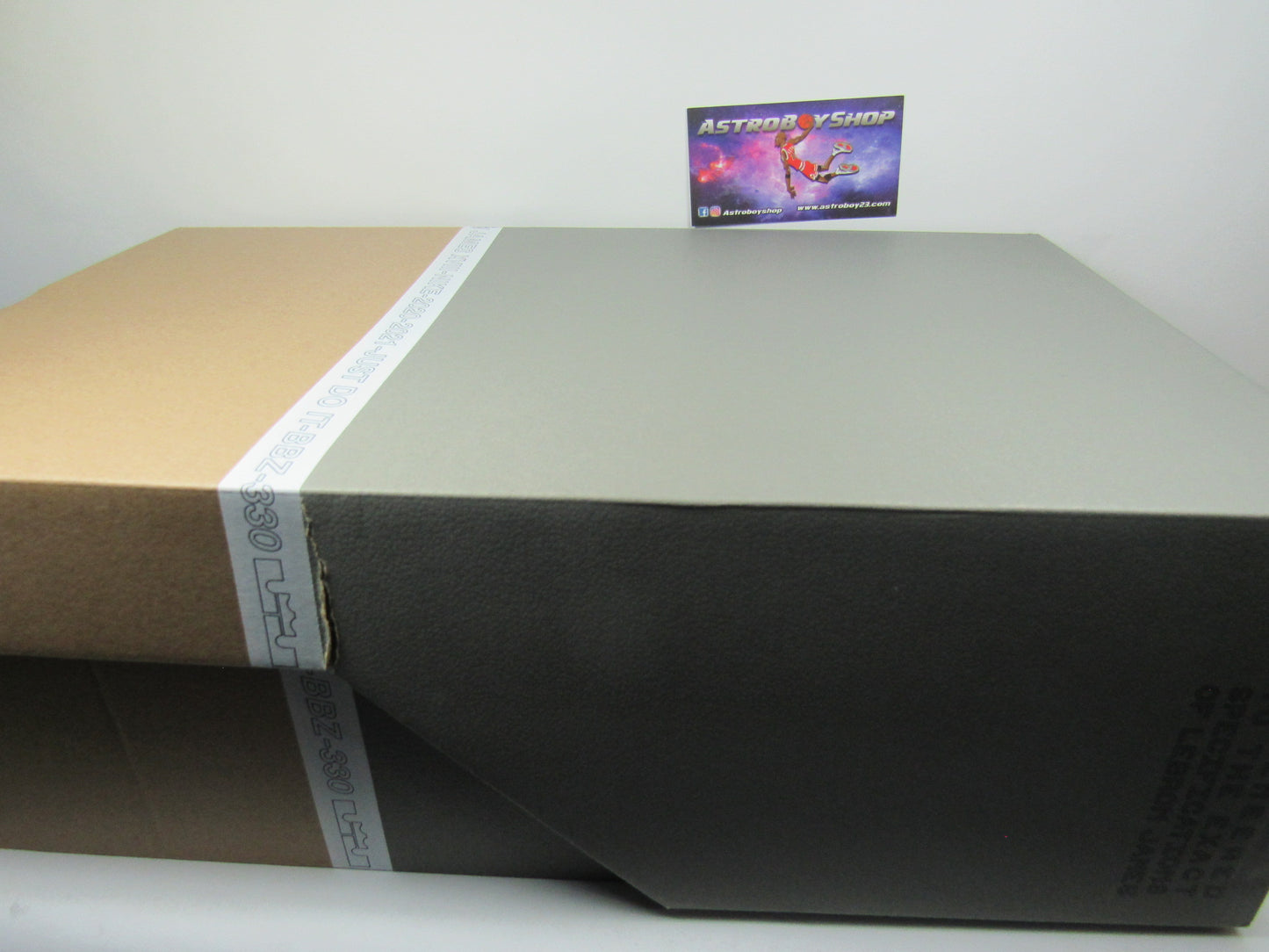 LEBRON 18 LOW MIMI PLANGE EN CAJA