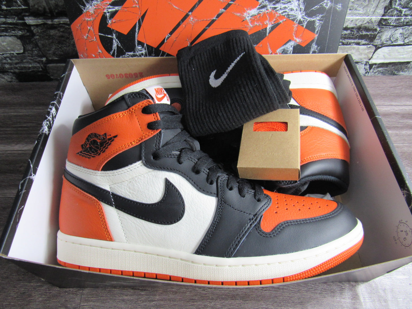 JORDAN 1 HIGH SHATTERED BACKBOARD 2025 EN CAJA