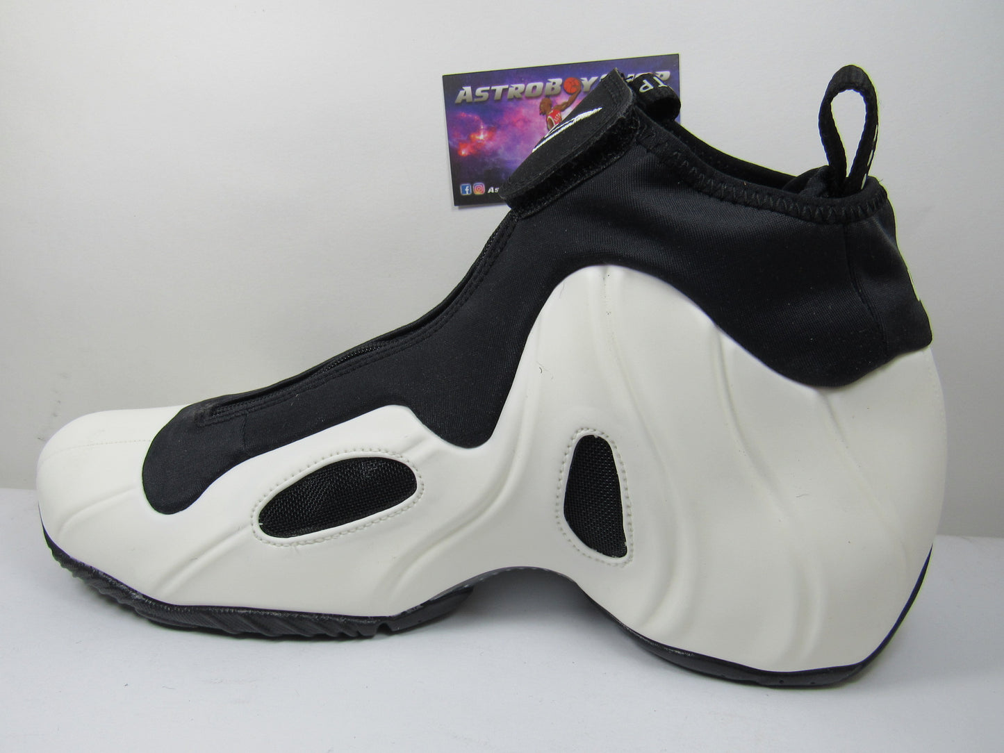 NIKE FLIGHTPOSITE 2025 GARNETT BLACK SAIL EN CAJA