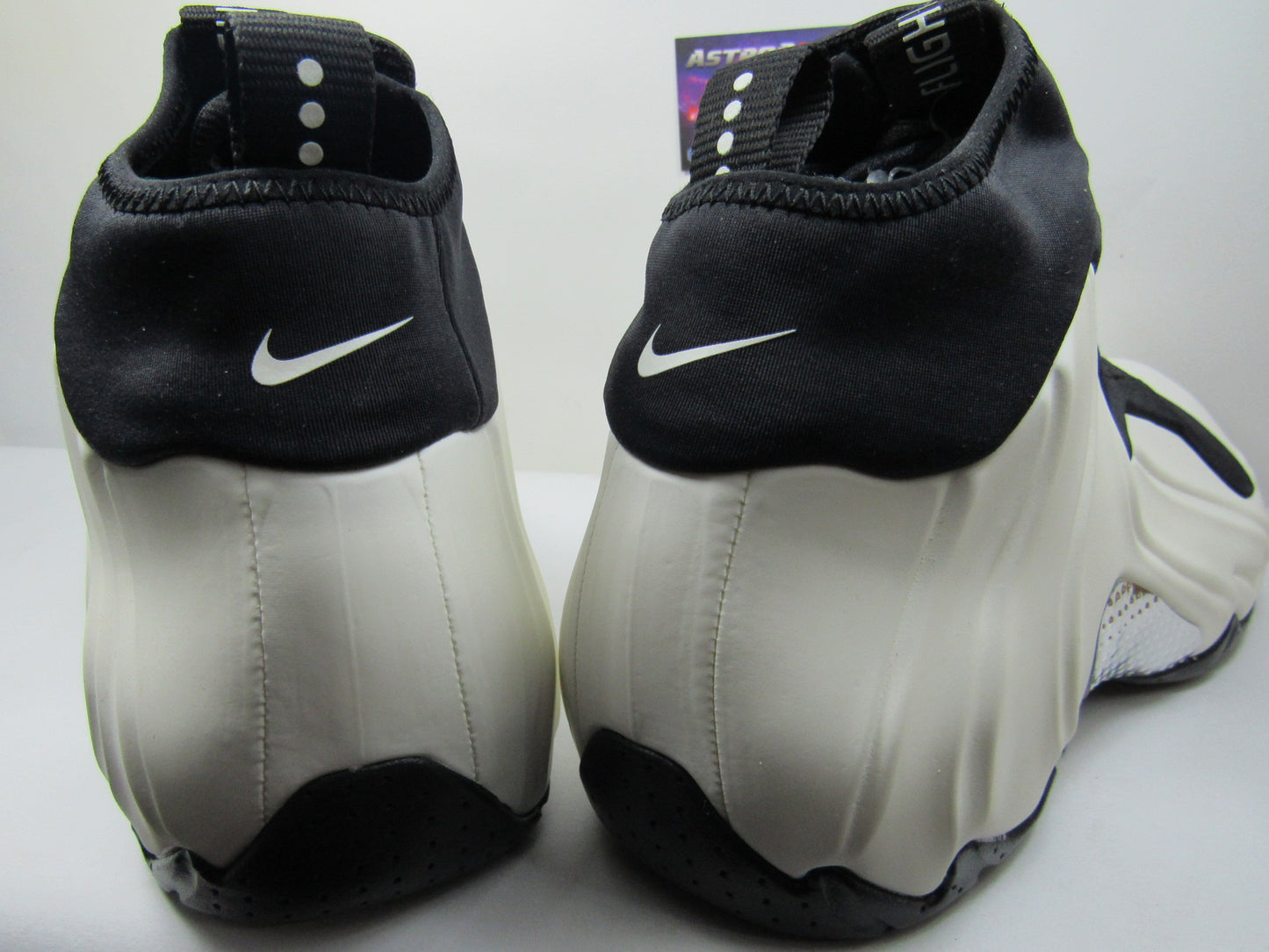 NIKE FLIGHTPOSITE 2025 GARNETT BLACK SAIL EN CAJA