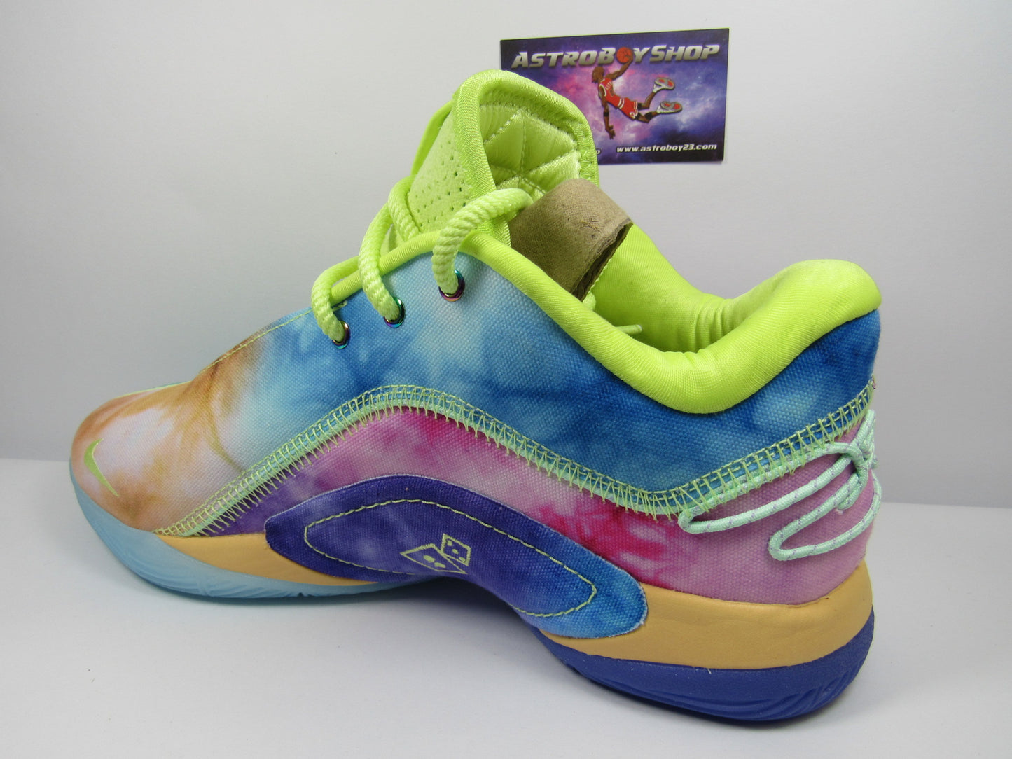LEBRON 22 MONOPOLY TIE DYE EN CAJA