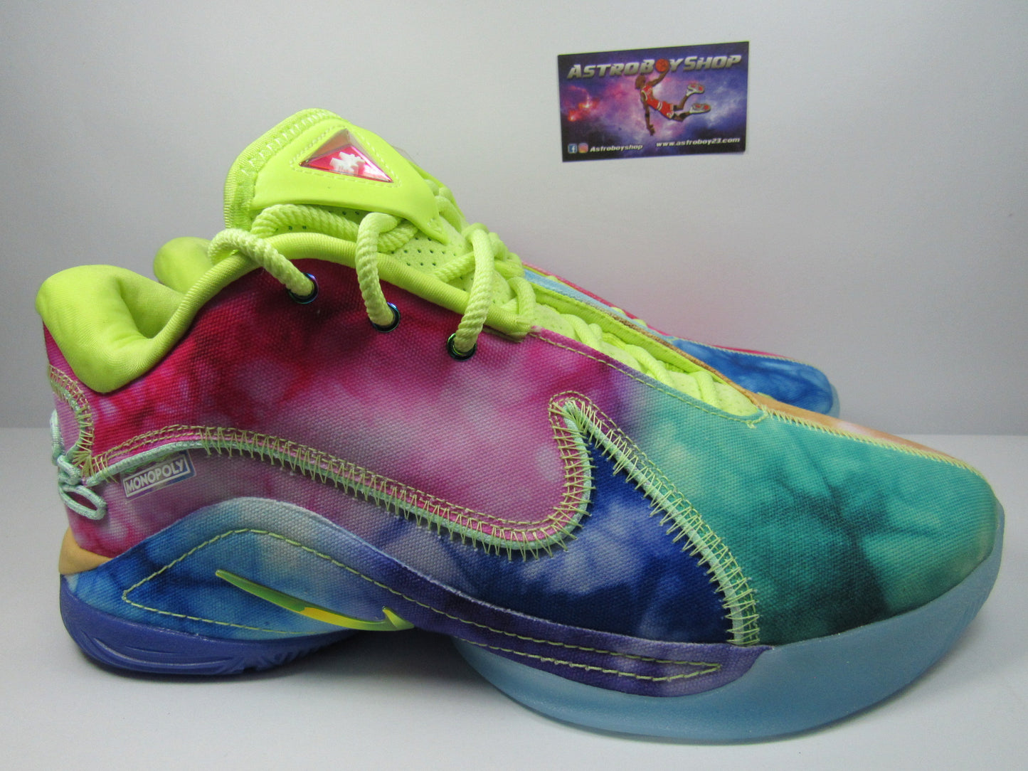 LEBRON 22 MONOPOLY TIE DYE EN CAJA
