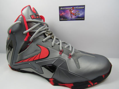 LEBRON 11 ELITE SILVER "DE USO" SE USARON UNA VEZ EN CAJA MALTRATADA