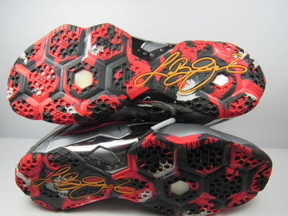 LEBRON 11 ELITE SILVER "DE USO" SE USARON UNA VEZ EN CAJA MALTRATADA