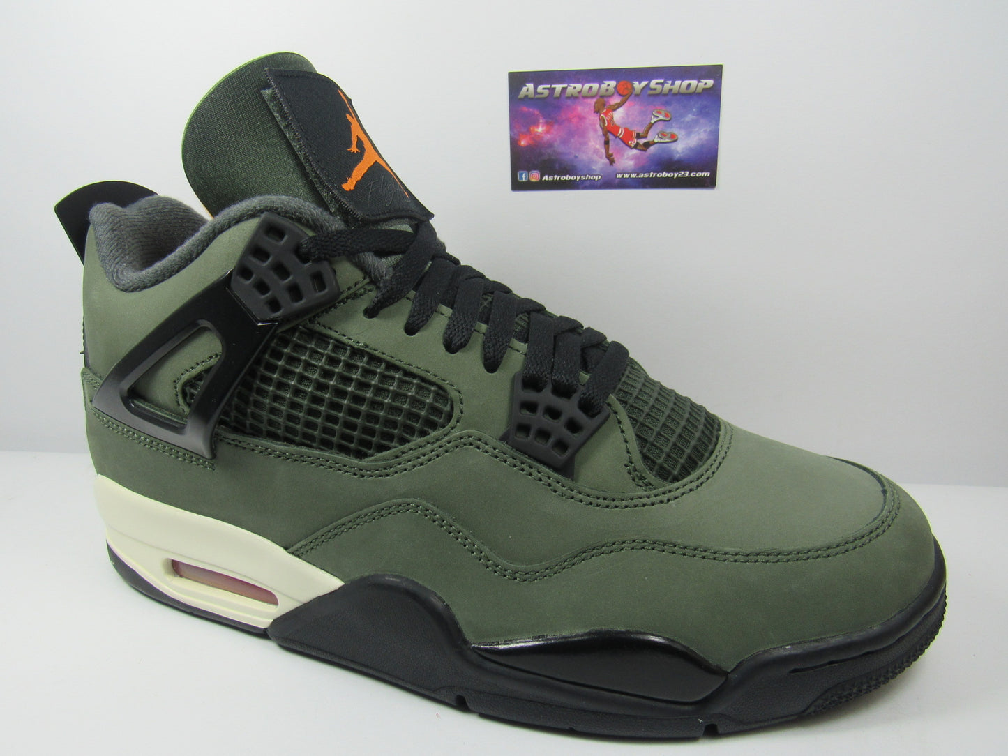 JORDAN 4 UNDEFEATED 2025 CON EXTRA LACES EN CAJA