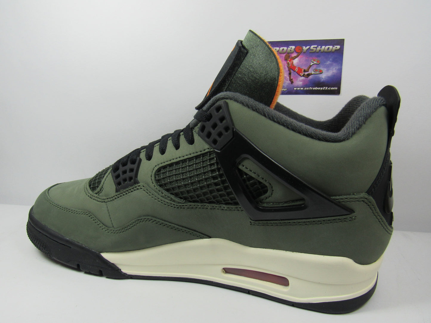 JORDAN 4 UNDEFEATED 2025 CON EXTRA LACES EN CAJA