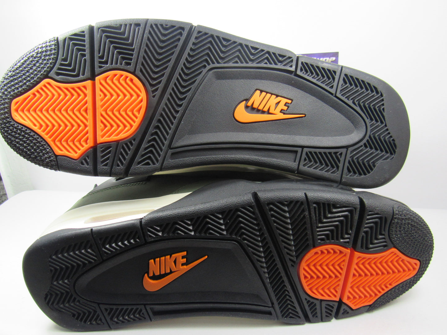 JORDAN 4 UNDEFEATED 2025 CON EXTRA LACES EN CAJA