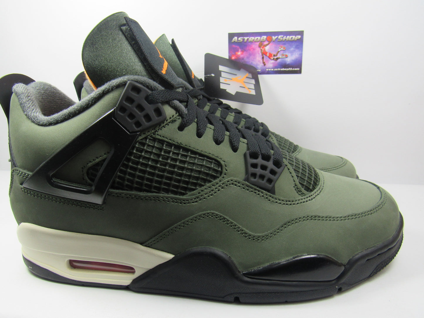 JORDAN 4 UNDEFEATED 2025 CON EXTRA LACES EN CAJA