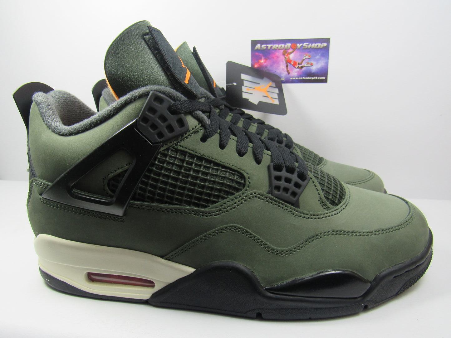 JORDAN 4 UNDEFEATED 2025 CON EXTRA LACES EN CAJA