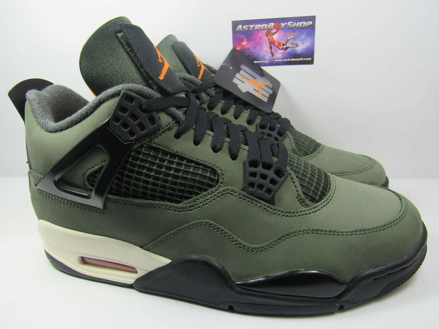 JORDAN 4 UNDEFEATED 2025 CON EXTRA LACES EN CAJA