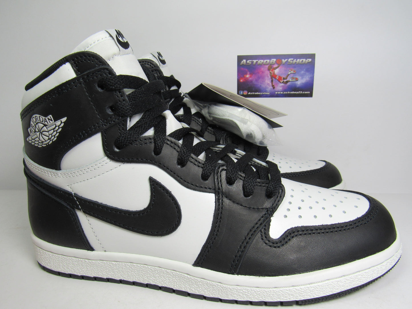 JORDAN 1 HIGH 85 BLACK WHITE EN CAJA