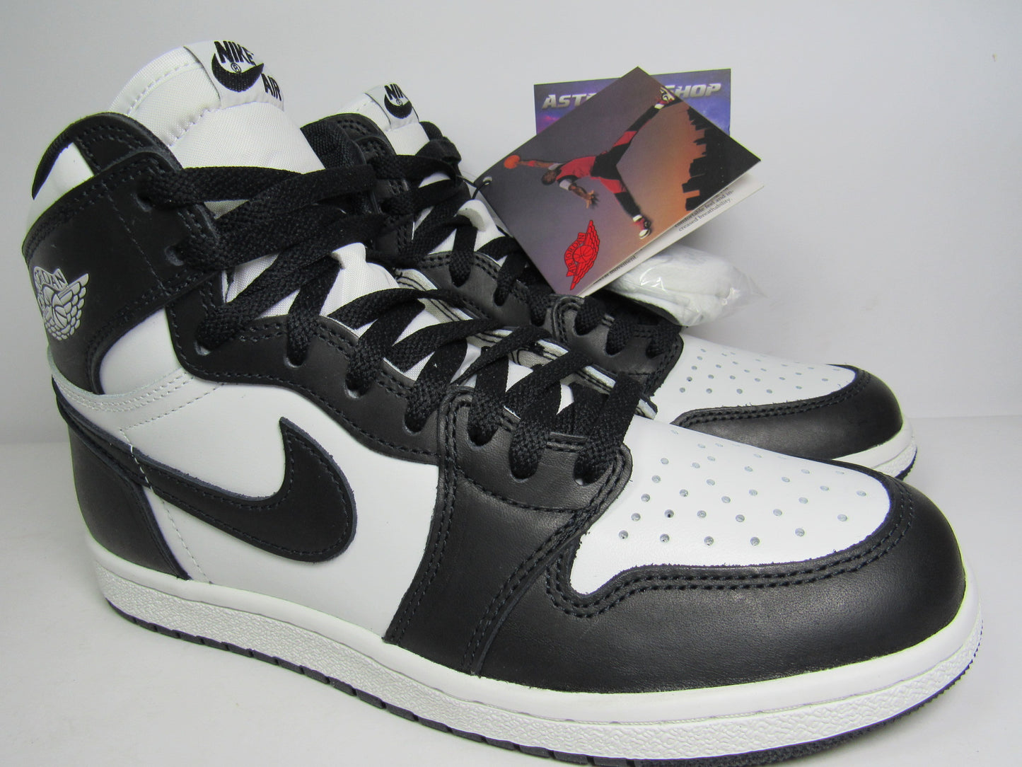 JORDAN 1 HIGH 85 BLACK WHITE EN CAJA