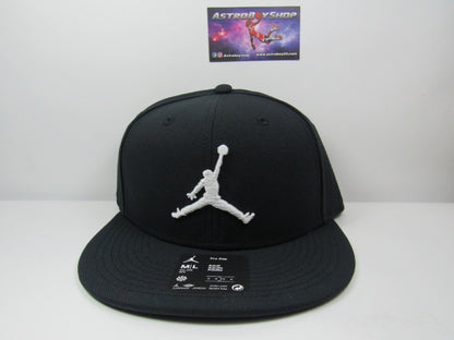 GORRA JORDAN PLANA BLACK & WHITE CIRCULAR (M/L) MOD:FV5296-010