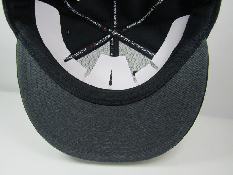 GORRA JORDAN PLANA BLACK & WHITE CIRCULAR (M/L) MOD:FV5296-010