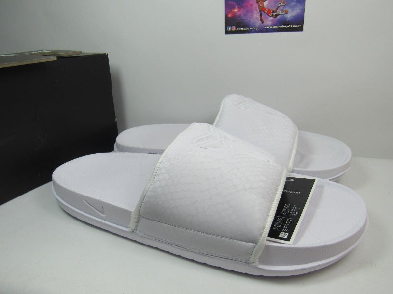 SANDALIAS KOBE OFF COURT SLIDE EN CAJA