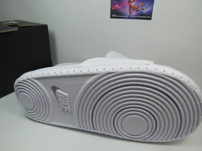 SANDALIAS KOBE OFF COURT SLIDE EN CAJA