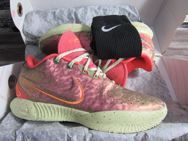LEBRON 21 QUEEN CONCH EN CAJA