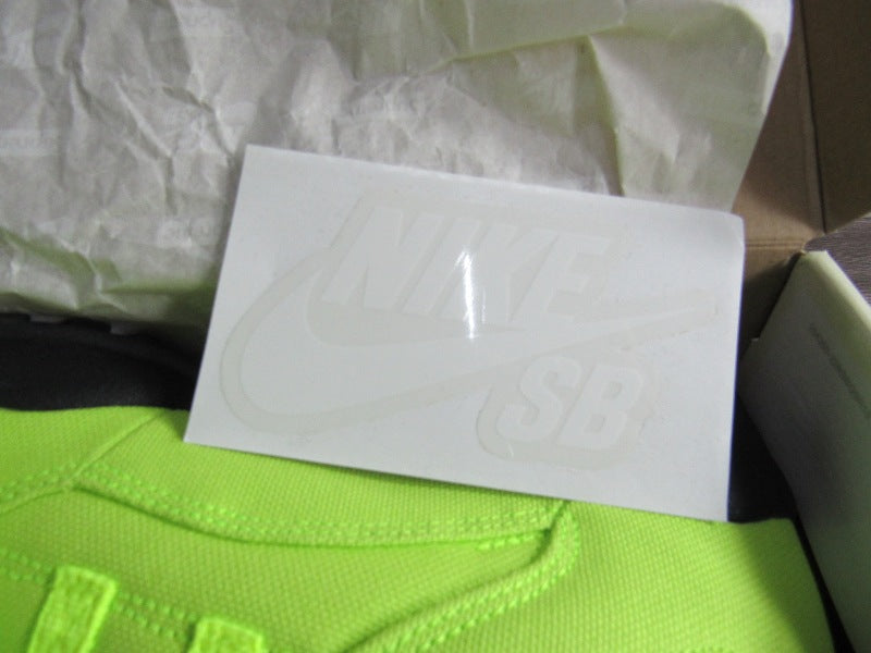 NIKE SB DARWIN LOW NEON YELLOW EN CAJA COMPLETOS