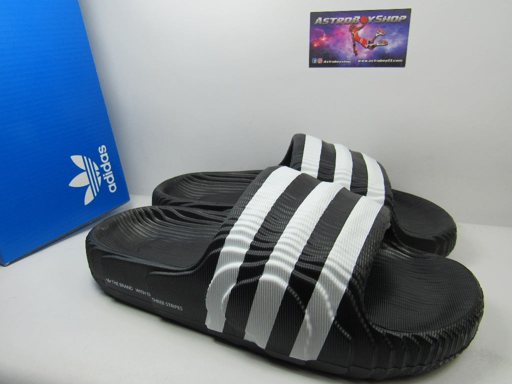 SANDALIAS ADILETTE 22 CORE BLACK STRIPES EN CAJA
