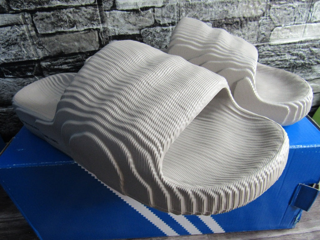 SANDALIAS ADILETTE 22 LIGHT BROWN EN CAJA