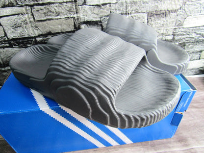 SANDALIAS ADILETTE 22 GREY FIVE EN CAJA