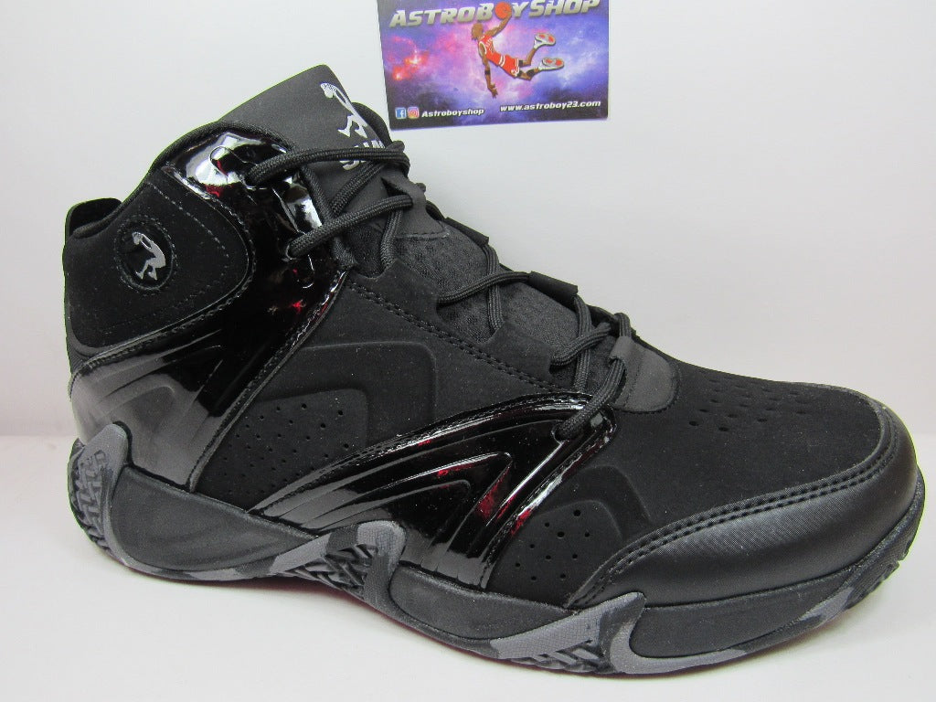 SHAQ DEVISE TRYPLE BLACK EN CAJA (REDUCIDOS MEDIA TALLA)