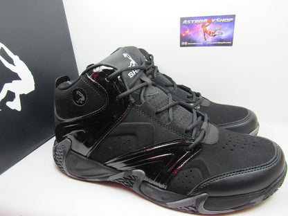 SHAQ DEVISE TRYPLE BLACK EN CAJA (REDUCIDOS MEDIA TALLA)