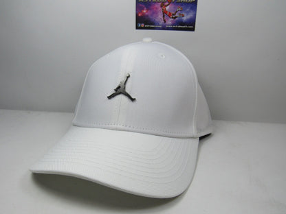 GORRA JORDAN CURVA METAL SILVER WHITE (M/L)
