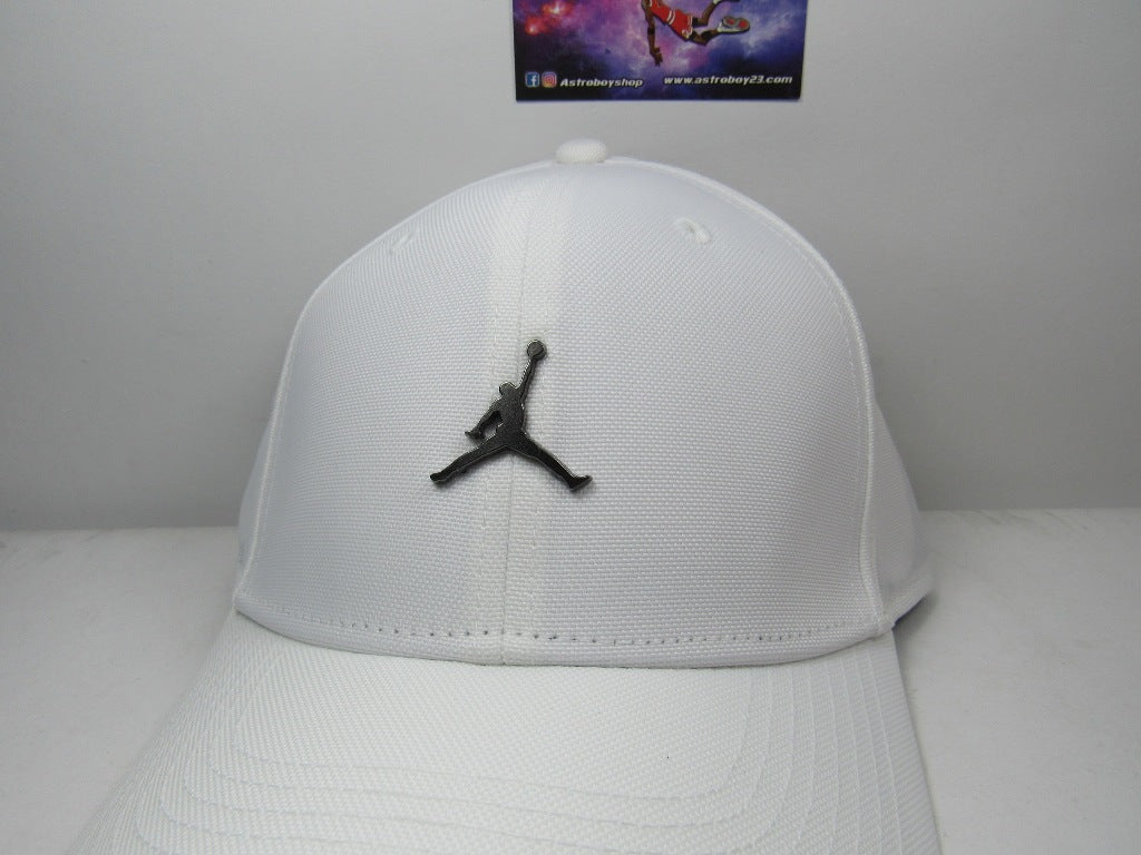 GORRA JORDAN CURVA METAL SILVER WHITE (M/L)