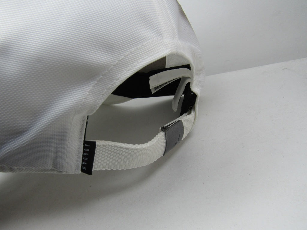 GORRA JORDAN CURVA METAL SILVER WHITE (M/L)