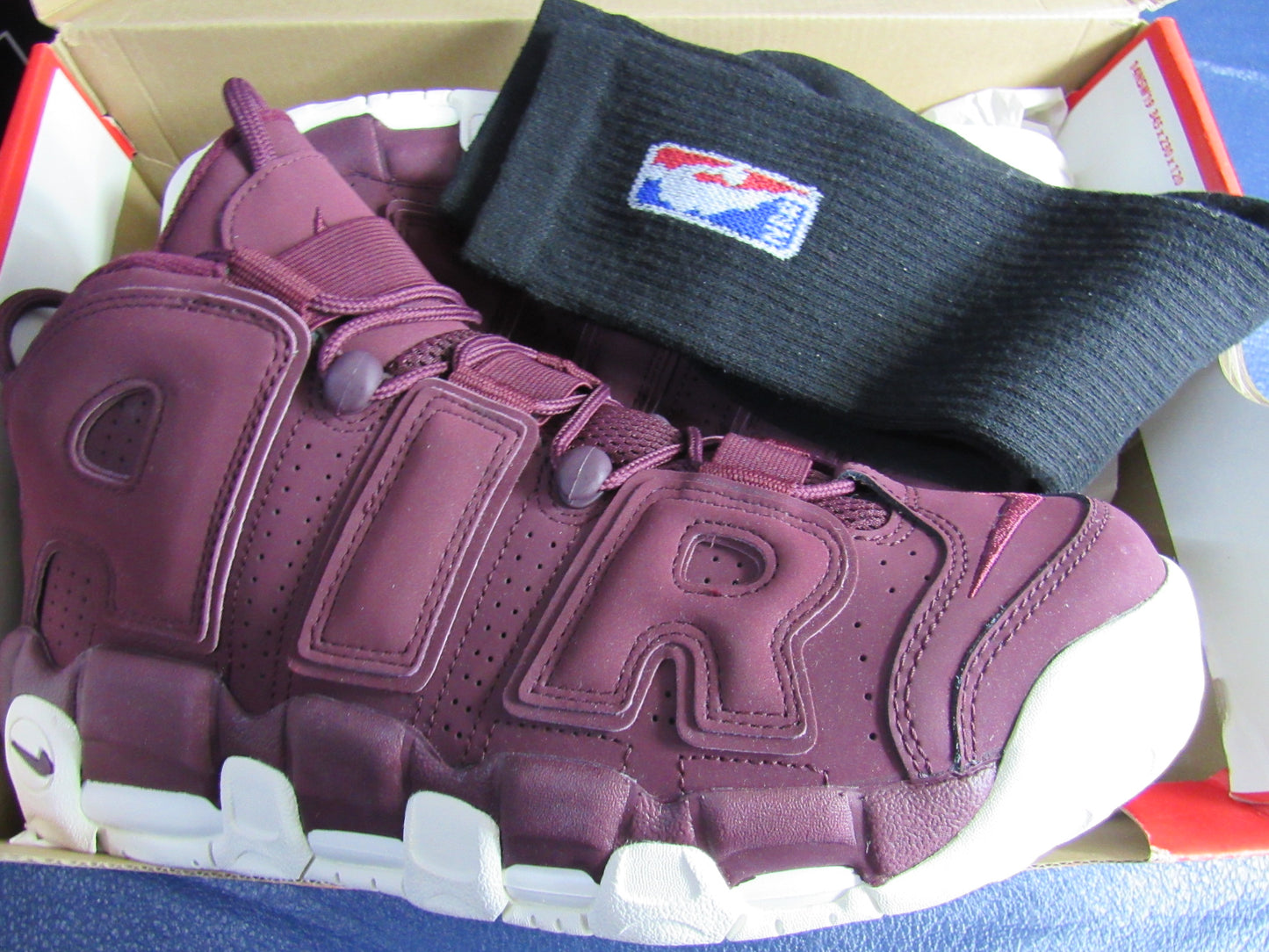 PIPPEN AIR MORE UPTEMPO "MAROON" EN CAJA