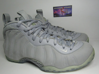 FOAMPOSITE WOLF GREY DE USO IMPECABLES EN CAJA NIKE RED
