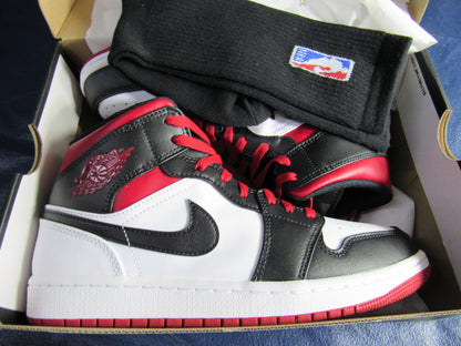 JORDAN 1 MID GYM RED TOE EN CAJA