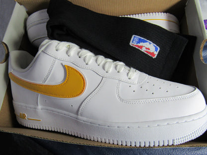 NIKE AIR FORCE 1 WHITE GOLD EN CAJA