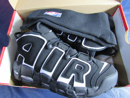 PIPPEN AIR MORE UPTEMPO BLACK 2023 EN CAJA