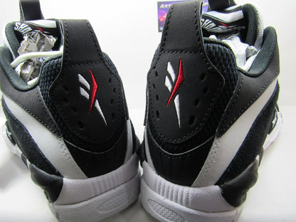 RBK SHAQNOSIS LOW BLACK AND WHITE EN CAJA