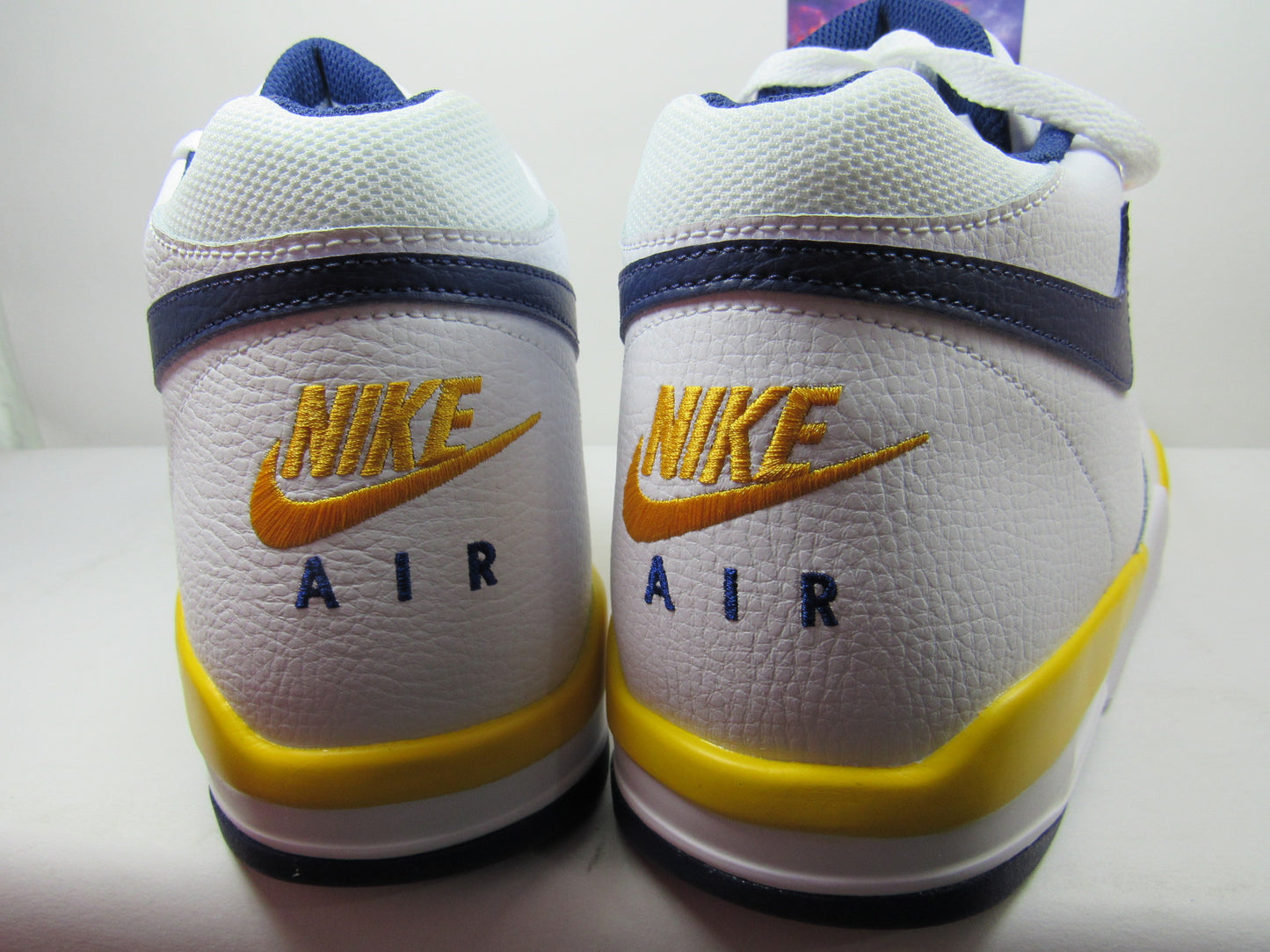 NIKE FLIGHT LEGACY LAKERS EN CAJA