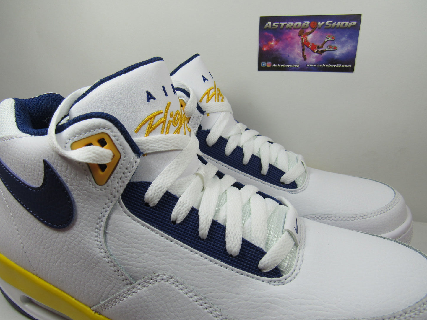 NIKE FLIGHT LEGACY LAKERS EN CAJA