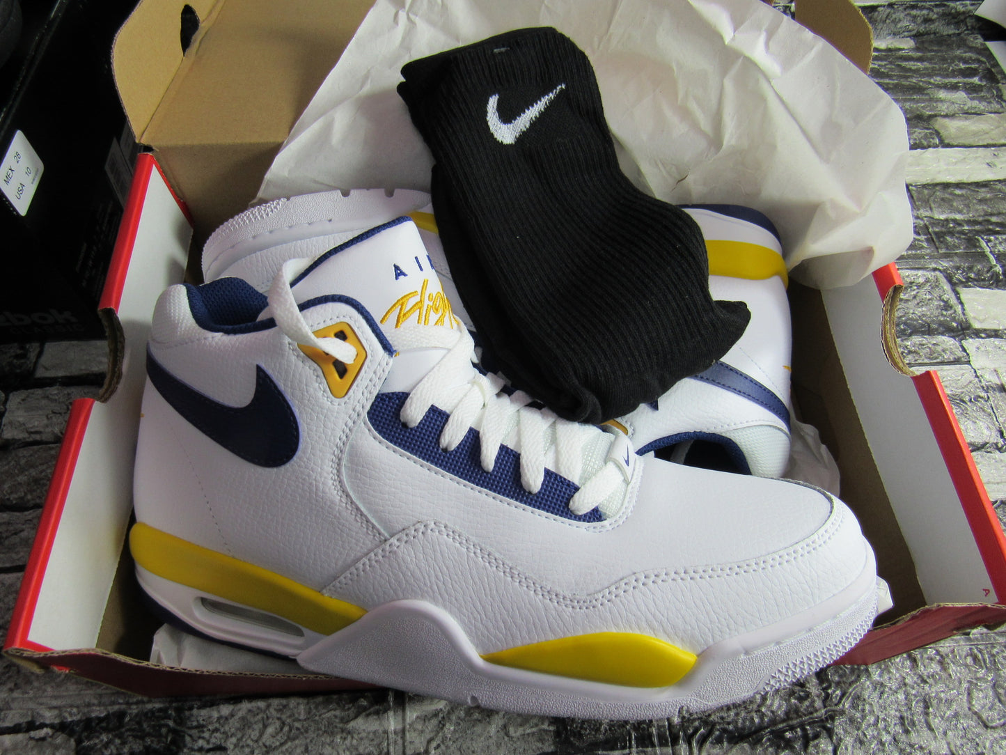 NIKE FLIGHT LEGACY LAKERS EN CAJA
