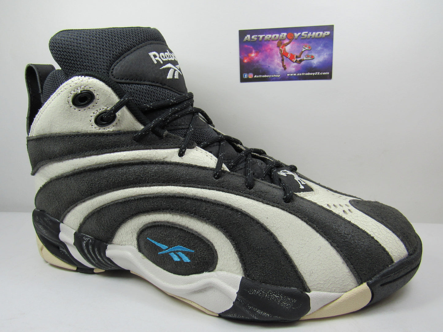 RBK SHAQNOSIS WASHED BLACK EN CAJA CON PULSERA DE REGALO