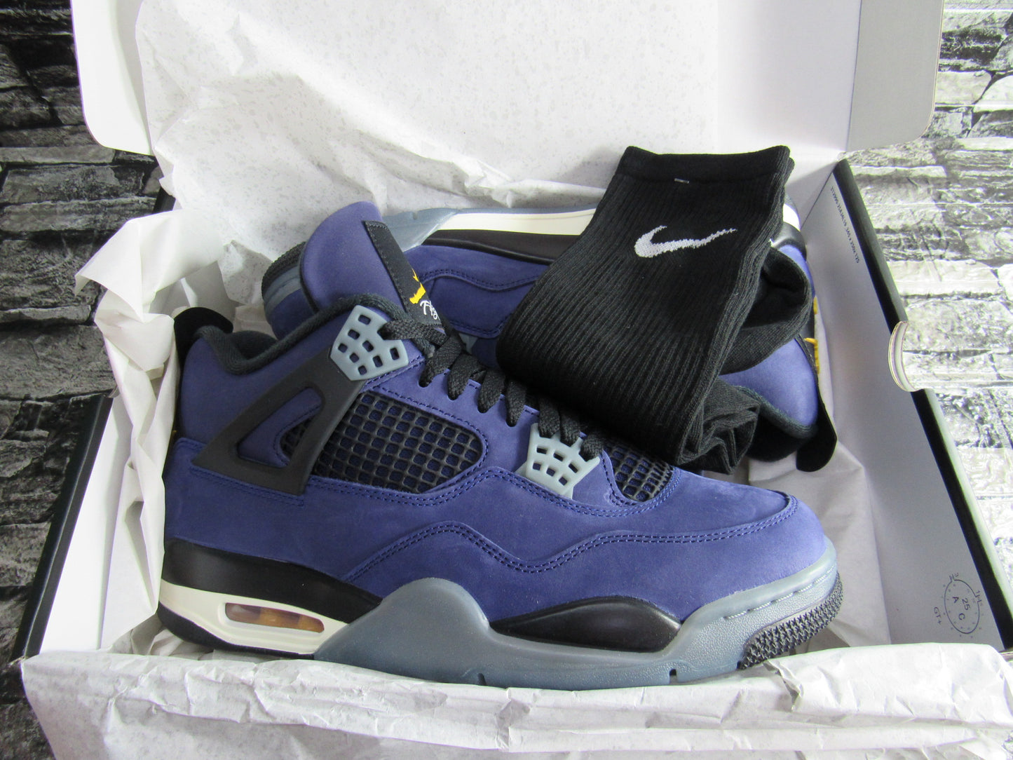 JORDAN 4 LAKERS EN CAJA