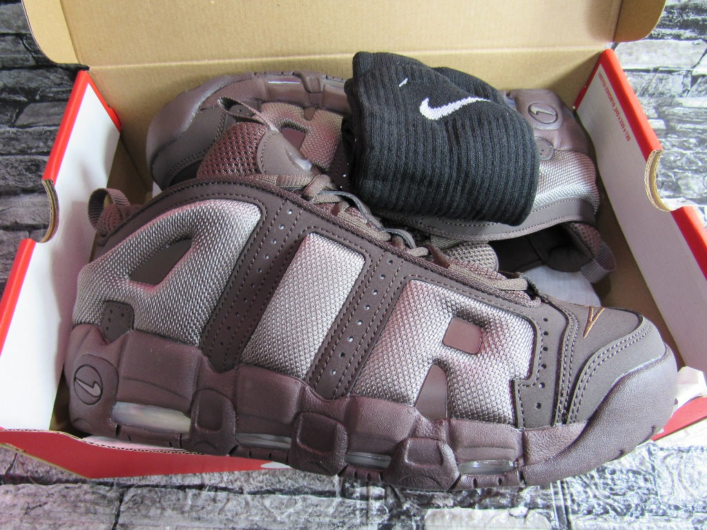 PIPPEM AIR MORE UPTEMPO LOW BAROQUE BROWN EN CAJA