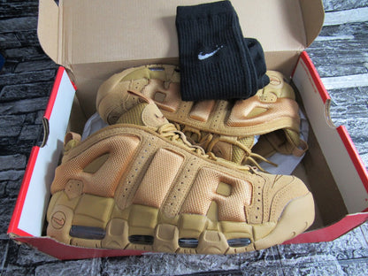 PIPPEN AIR MORE UPTEMPO LOW WHEAT EN CAJA