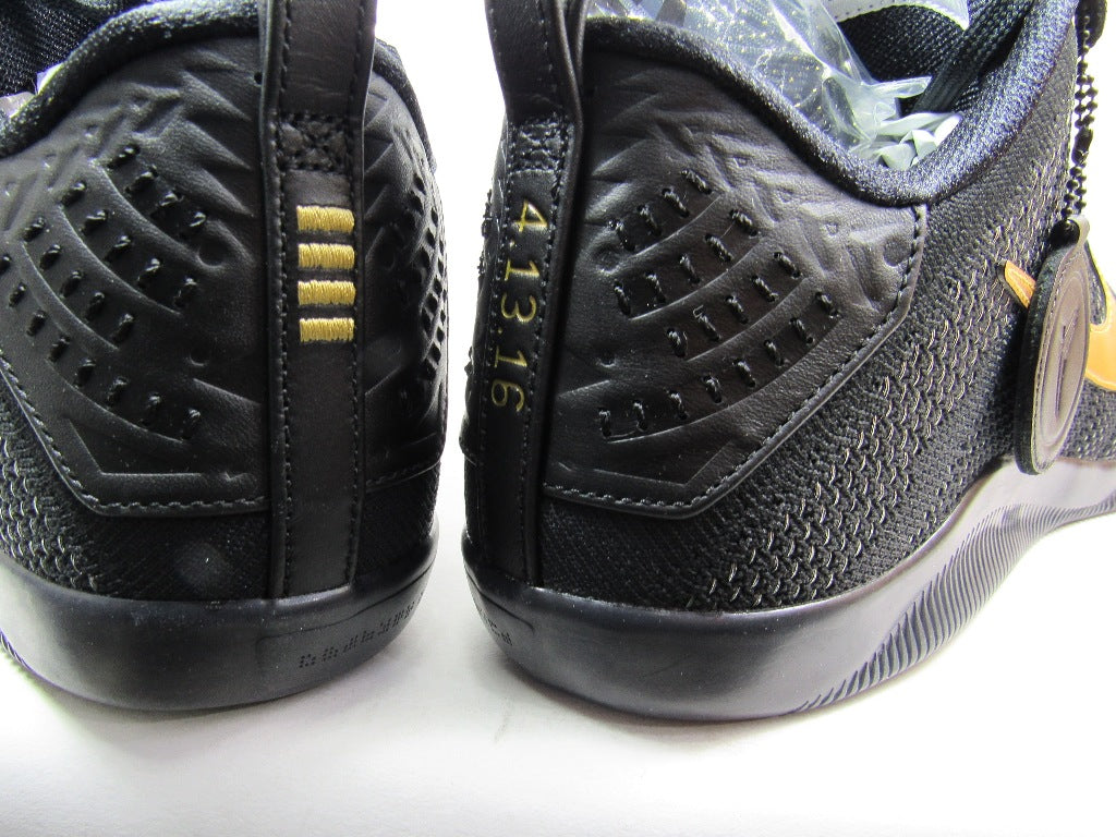 KOBE 11 BLACK METALLIC GOLD FADE TO BLACK 2026 EN CAJA