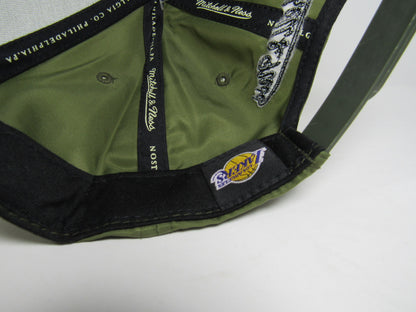GORRA CURVA  LAKERS CAMO MITCHEL AND NESS