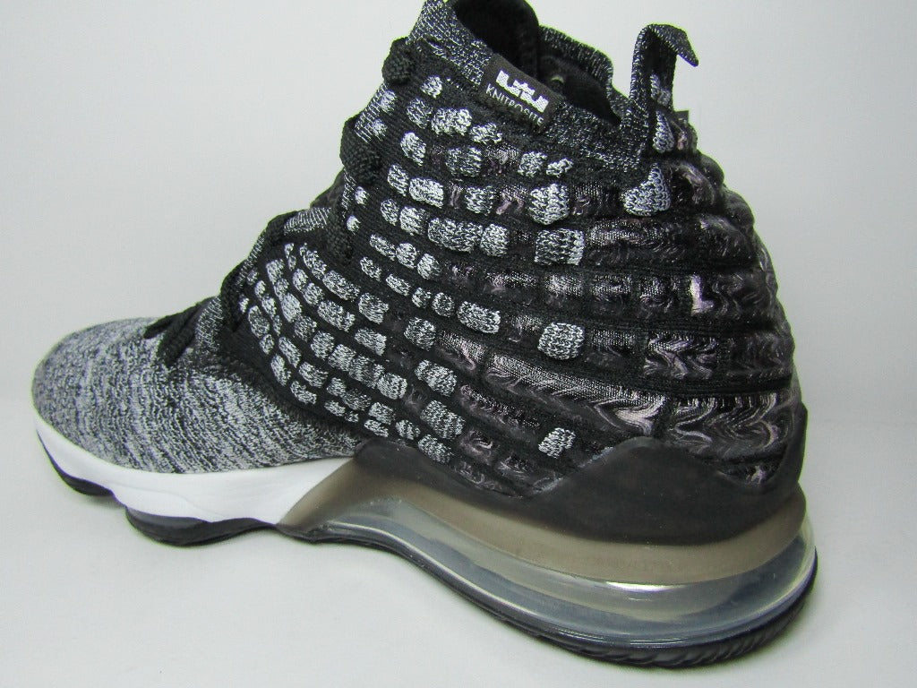 LEBRON XVII IN THE ARENA EDITION EN CAJA