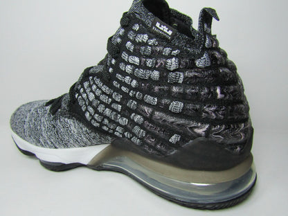 LEBRON XVII IN THE ARENA EDITION EN CAJA