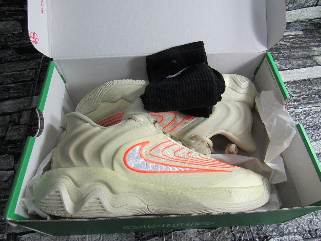 GIANNIS IMMORTALITY 4 KHAKI EN CAJA