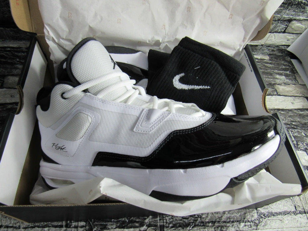 JORDAN STAY LOYAL BLACK WHITE DE CHAROL