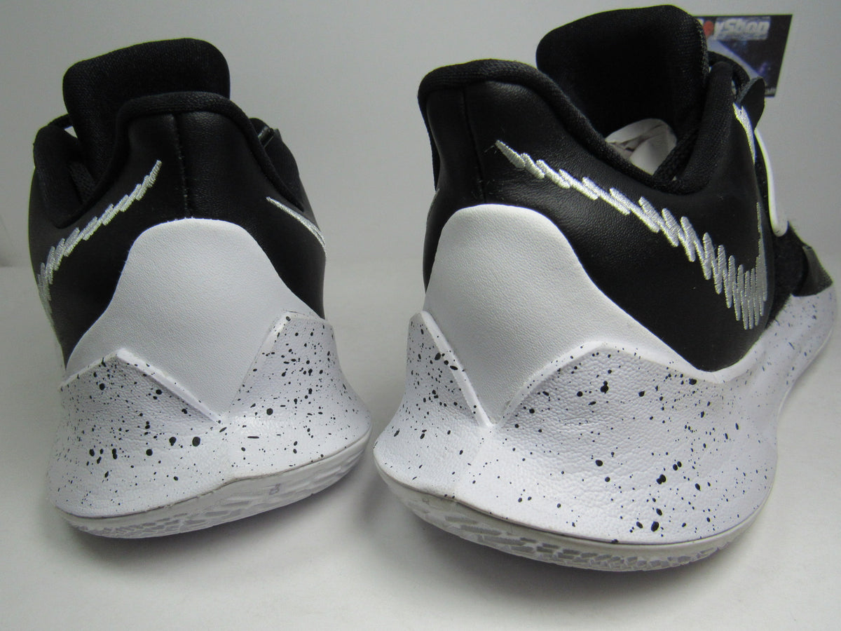 KYRIE 3 LOW OREO WHITE EN CAJA DE REPUESTO